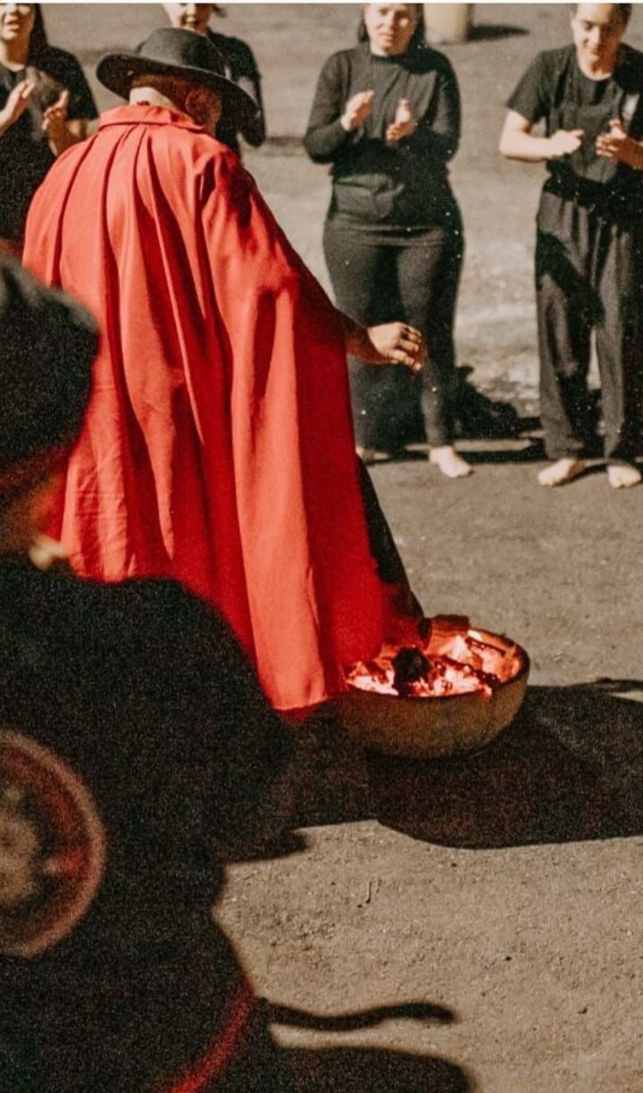 Gira ao redor do fogo ritualístico