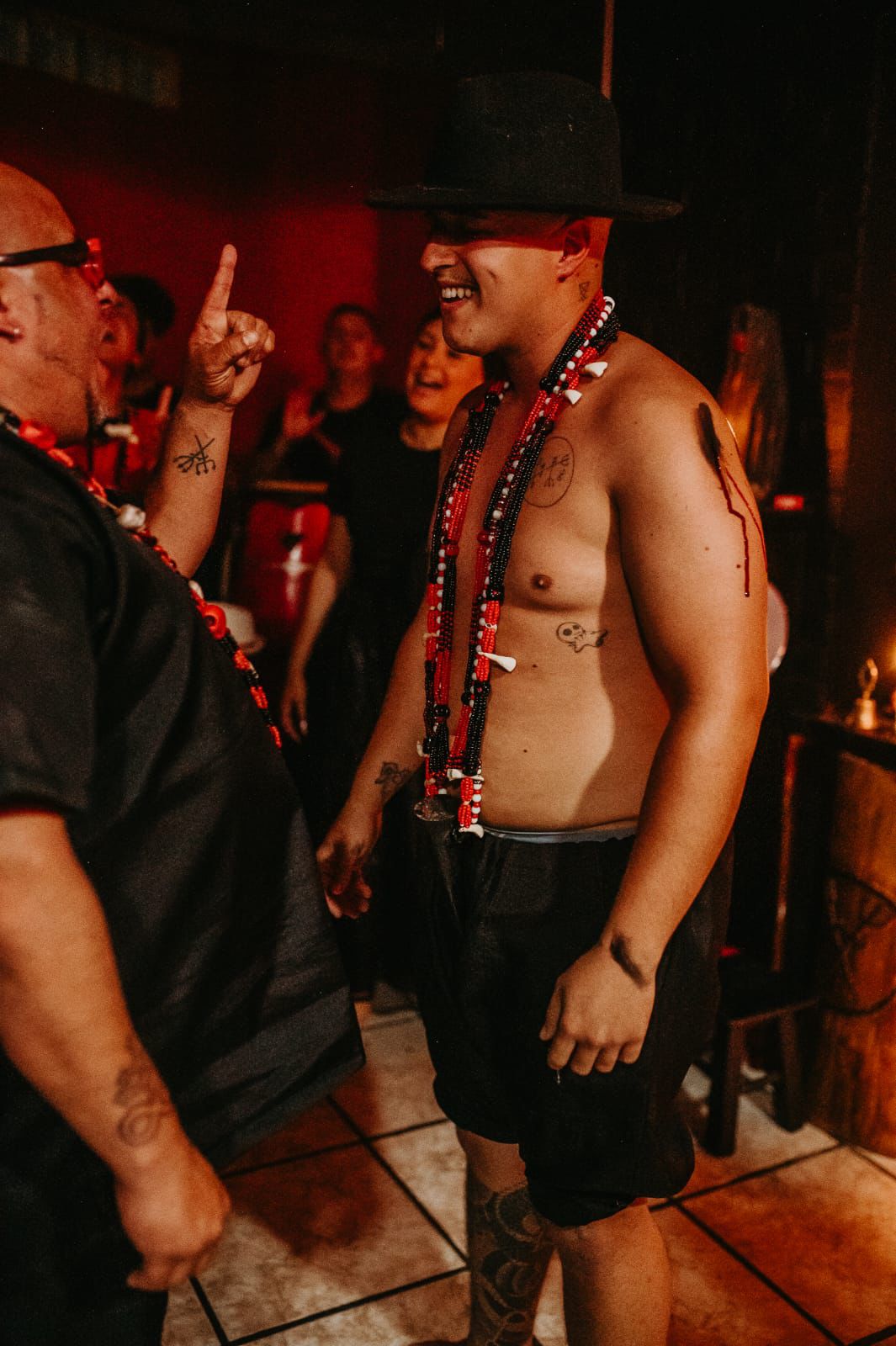 Tata Nganga em momento de incorporação no templo